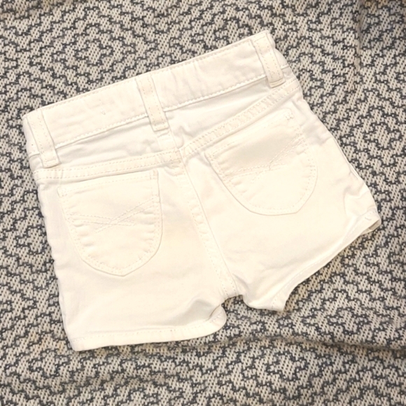 Gap White Jean Shorts with Pastel Floral Embroidery Size 18-24M - Picture 4 of 4